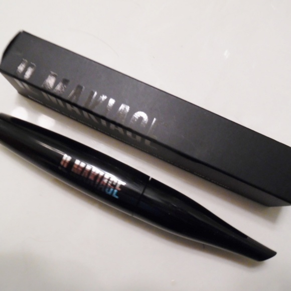 il Makiage Encore Black Mascara. - Picture 2 of 3